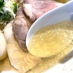 麺屋 彩音 - 透き通った綺麗なスープ