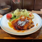 ビーフシチューとハンバーグステーキのお店 BUN吉 - 若鶏には濃い〜味の照り焼きソースです