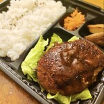 食堂レストランはれるや - テイクアウトでデミグラスハンバーグセットを注文してみました