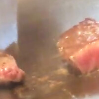 大淀河畔 みやちく - 焼き上がりをカット