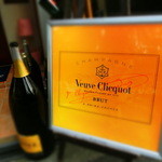 実はこのシャンパーニュは、私のお気に入り。でもこの日のメニューには高価すぎて入っていなかった～。まあ当たり前よね。