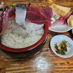 さかなや - ご飯が見えないのでネタをよける用の小皿