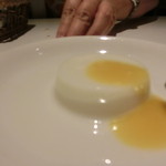 カフェ ドゥ シャンパーニュ - プルンプルンのブランマンジェ。美味しい～～♪