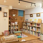 酒とめし どんたむれんじゅ - 絵本コーナー