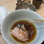 飯田商店 - チャーシューも指示に従いつゆにイン