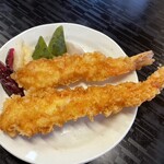 天冨久 - 下が上天丼の海老のサイズ