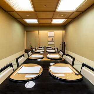 お座敷テーブル個室。※12/31~1/5までの期間のみ、個室料を頂戴いたします。