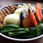 おかげ横丁 豚捨 - 新鮮な野菜焼きの盛り合わせ！