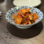 炭火焼肉 肉刺し にく式 - キムチ