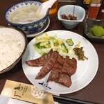 牛たん炭焼 利久  - 牛たん定食・二枚4切