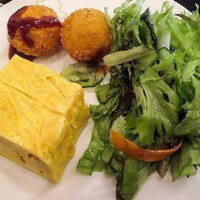 伝承千年の宿 佐勘 - 出汁巻き玉子，一口コロッケ，チョレギサラダ