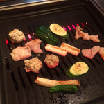 肉焼食堂もりしん - 焼き野菜、鶏つくね、皮など