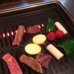 肉焼食堂もりしん - 牛ロースはさっと炙って☆