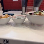 蒙古タンメン中本 - 勝浦風トンタン麺とトッピング