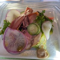 ラーゴ - フランスの生ハム、長浜のローストポーク、信州長野の本マス、ホタルイカ。