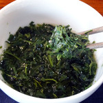 お茶の竹翆園 - 酢醤油を垂らして茶葉をいただきます