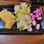 魚がうまい店と申します - 漬物盛り合わせ