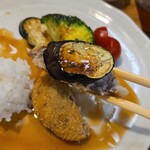 キッチン ブルー グローブ - 茄子を添えて