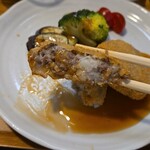 キッチン ブルー グローブ - コロッケの断面、里芋が見えます