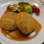 キッチン ブルー グローブ - 反対側から、トリュフ香る和風ソースはタップリ