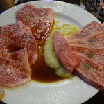 明洞館 - リブ芯とリブロース肉の厚切りカブリ（大蒜で）