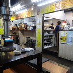 明洞館 - 客席から調理場を覗く