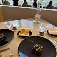 ベージュ アラン・デュカス 東京 - 
