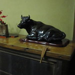 いし橋 - 玄関に牛が・・・