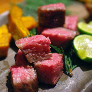 ツギハギ自慢の肉料理は素材を生かした調理方法で。