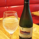 ピッツェリア ピッキ - ポンペイアーノの白。軽い泡の感じが今の時期にはぴったりのワインです(*´∀｀*)