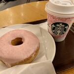 スターバックスコーヒー - 料理写真:コールドブリューコーヒー S 430円、桜ドーナツ 310円