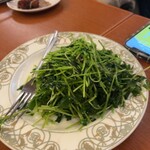 チャイニーズガーデンレストラン 新福記 - 豆苗炒め