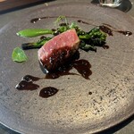 Restaurant OGATA - VIANDE 熊本県　褐色和牛　あか牛のロースト キャラメリゼしたソース・オニオン