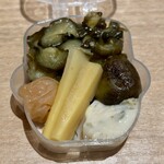 峠の釜めし本舗 おぎのや - 香の物（キュウリ漬け・ごぼう漬け・小ナス漬け・小梅漬け・わさび漬け）