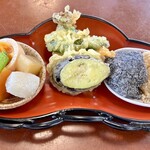 草笛 - 煮物、天ぷら、おはぎ（黒ゴマ、くるみ）