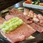 黒毛和牛専門 焼肉スタジアムJan - 包みネギ上タン、ハツ、イベリコ豚ロース