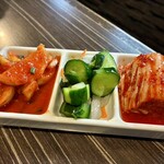 黒毛和牛専門 焼肉スタジアムJan - キムチの盛り合わせ