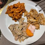 うなぎ 炭火焼肉 宮川 - ホルモン3種盛　勝手に3種類の部位が来るものと思っていたら、同じ部位で3種の味付けでした