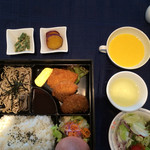 レストラン レジーナ - 週替わりランチ、ヒレトンカツ弁当
