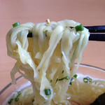 らぁ麺屋まるみ - 自家製手揉み麺は冷やしでも食べやすんよ〜(^o^)