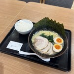 横浜家系ラーメン 吉岡家 - 