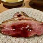 289744818 - 鴨の胸肉ともも肉