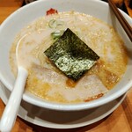 日高屋 - 料理写真:とんこつラーメン大盛。日高屋では一番好きなラーメンです。