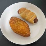 ディーズ ベーカリー - 料理写真:カレーパン、塩ポークソーセージ