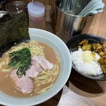 横浜ラーメン 渡来武 総本店 - 