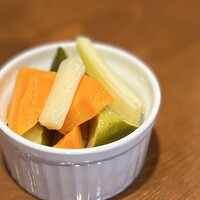 白ワインを使った季節の自家製ピクルス