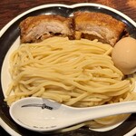 麺屋武蔵 武骨 - 濃厚武骨つけ麺 大盛り　iPhone15 Pro メインカメラｘ２