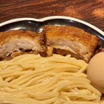 麺屋武蔵 武骨 - 濃厚武骨つけ麺 大盛り　iPhone15 Pro メインカメラｘ２