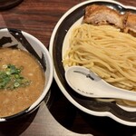 麺屋武蔵 武骨 - 濃厚武骨つけ麺 大盛り　iPhone15 Pro メインカメラ