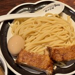 麺屋武蔵 武骨 - 濃厚武骨つけ麺 大盛り　iPhone15 Pro メインカメラｘ２